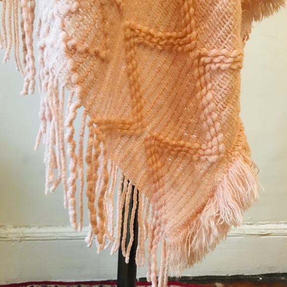 Pale Pink Rose Poncho Shawl NWT - Picture 5 of 8
